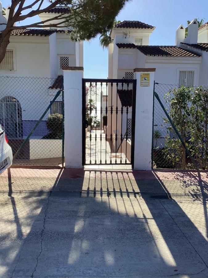 Апартаменты Playa Marina Club Pretty House Малага Экстерьер фото